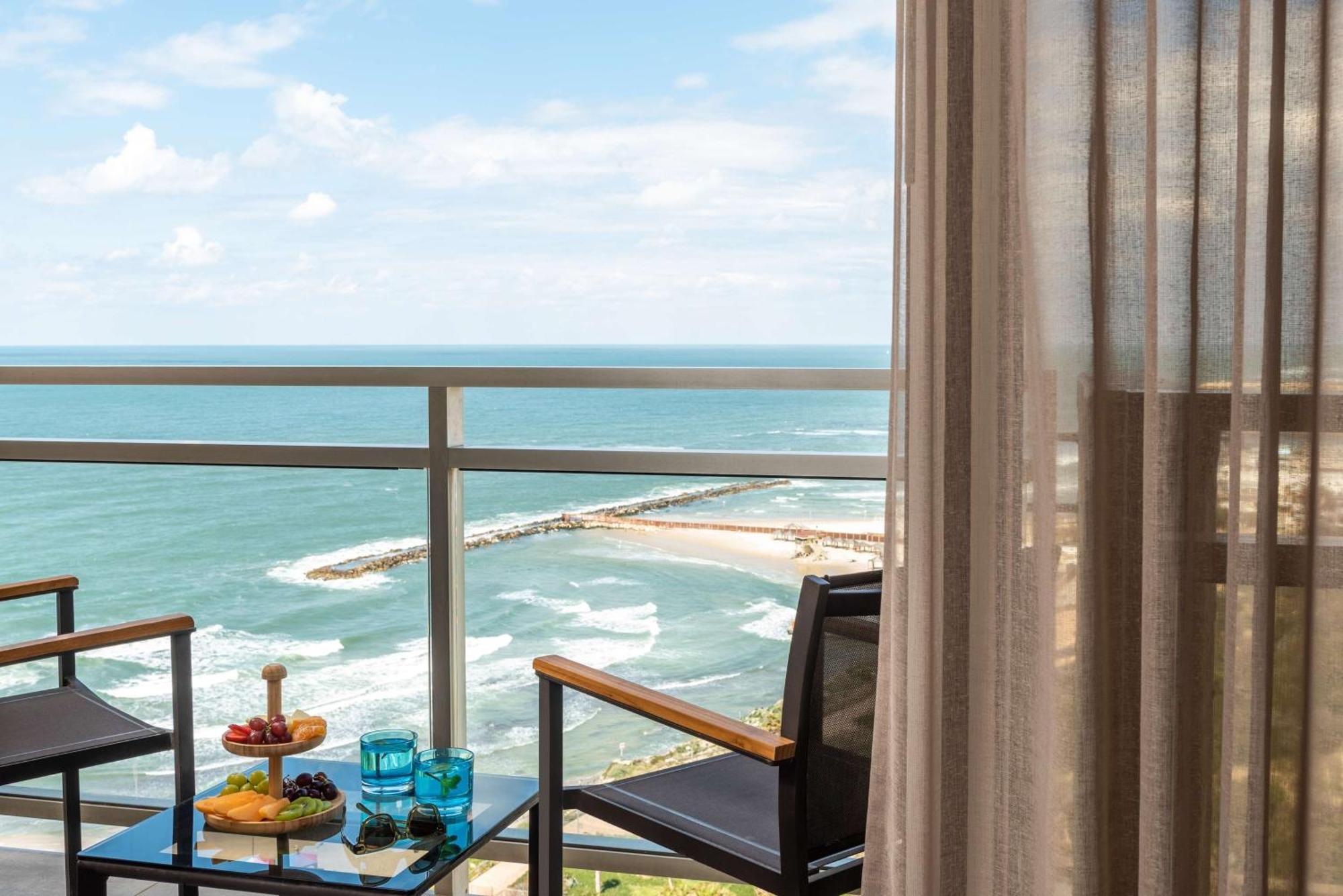 Отель The Vista At Hilton Тель-Авив Экстерьер фото